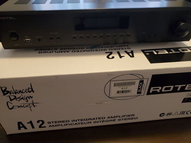 Rotel A12 Integrated Amplifier w/ built-in USB DAC Fant...