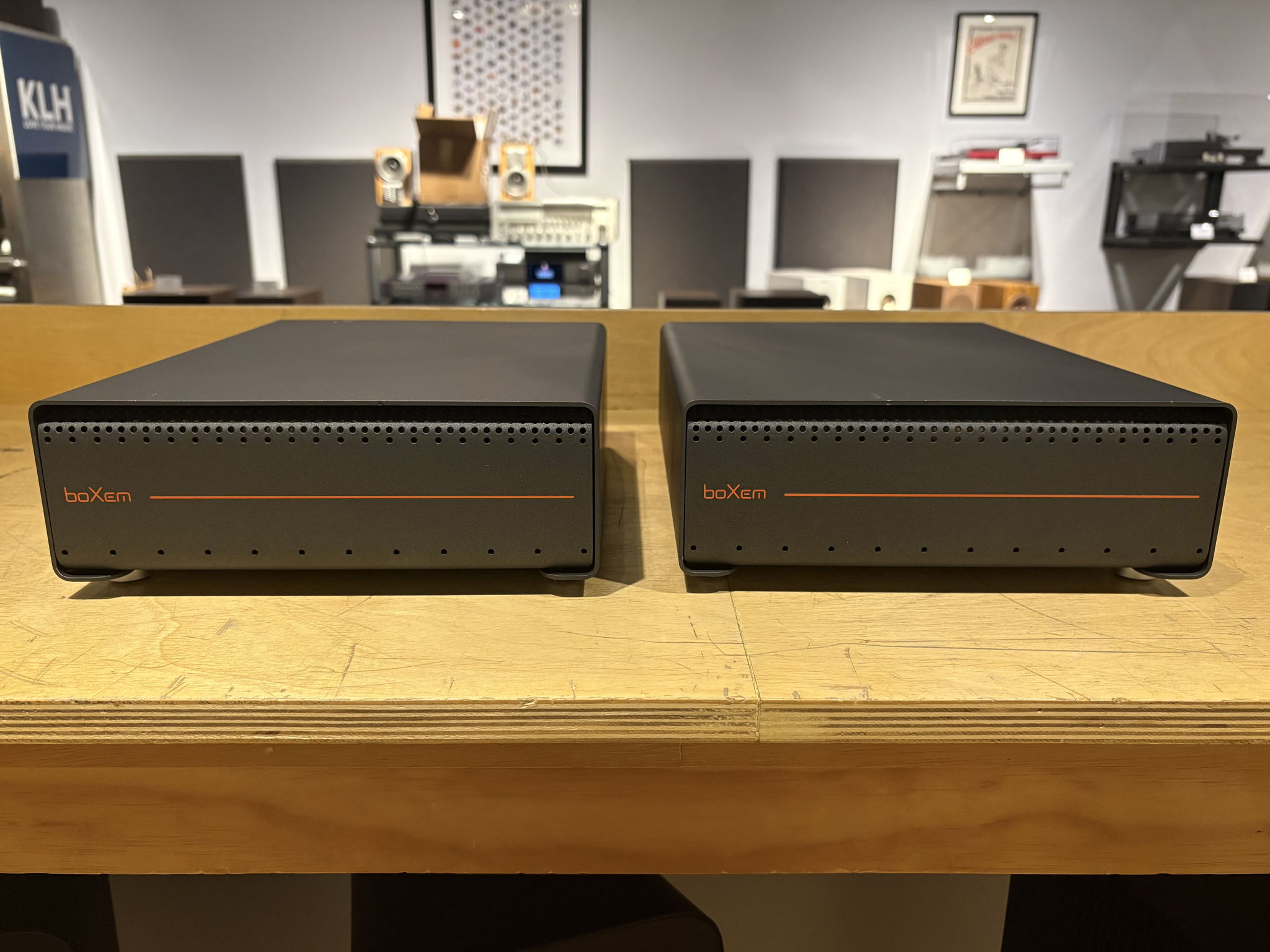 Boxem A 4215/E2 Stereo Power Amplifier - 210 WPC into 8... 2