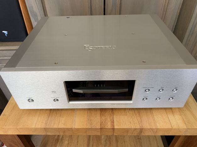Esoteric Super Audio CD Player X-01 D2 just serviced wi...