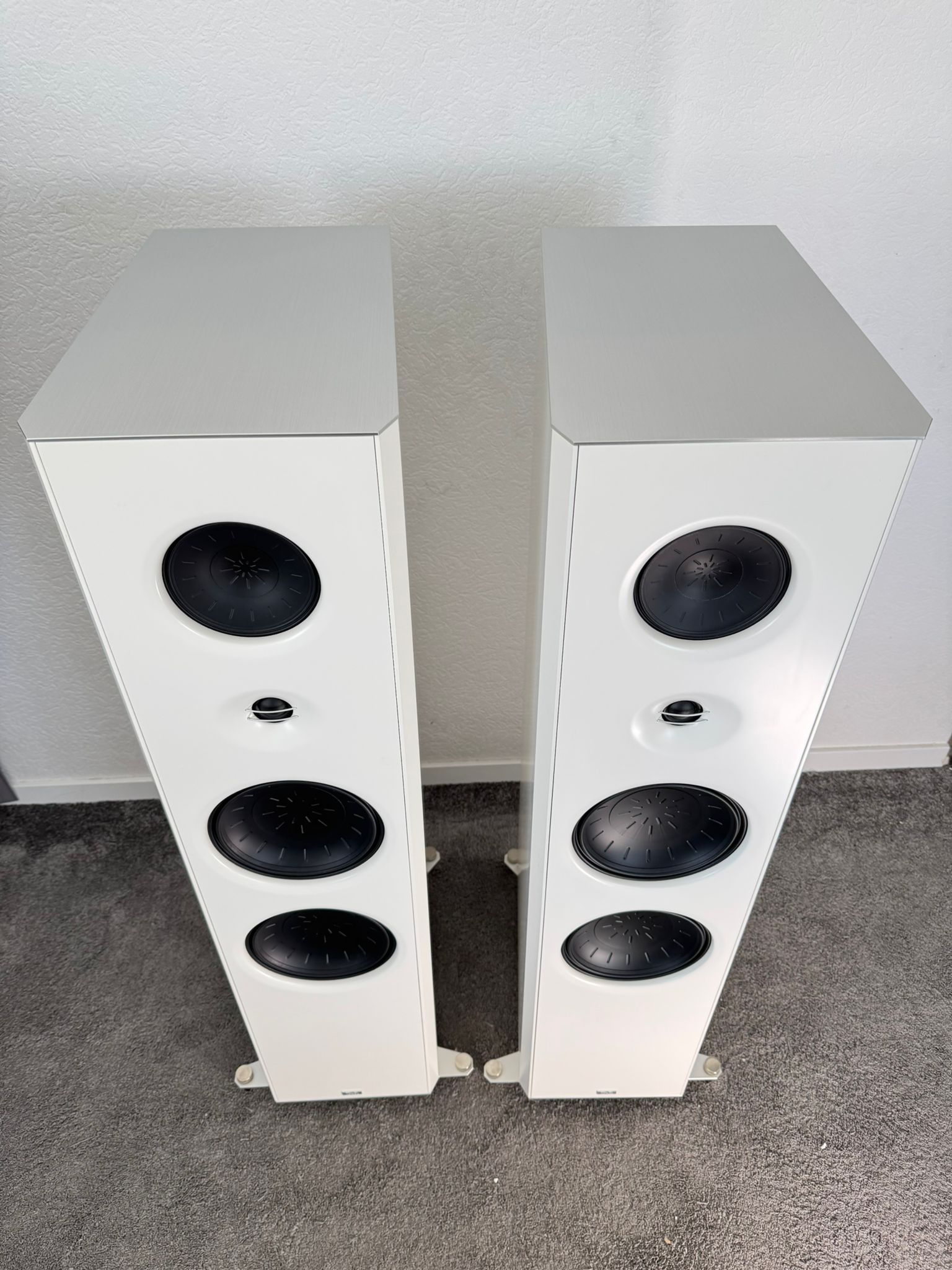 T+A Elektroakustik Criterion S 2200 CTL speakers in white 2