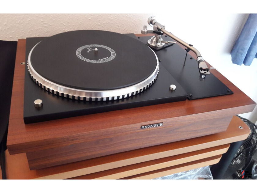 Micro Seiki MA202 long tonearm on solid wood Pioneer record player.