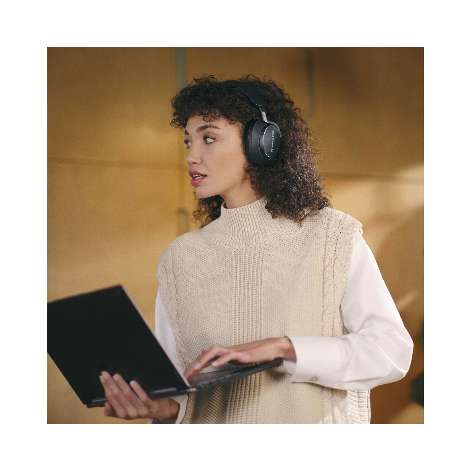 Bowers & Wilkins Px8 Noise-Canceling Wireless Over-Ear ... 5