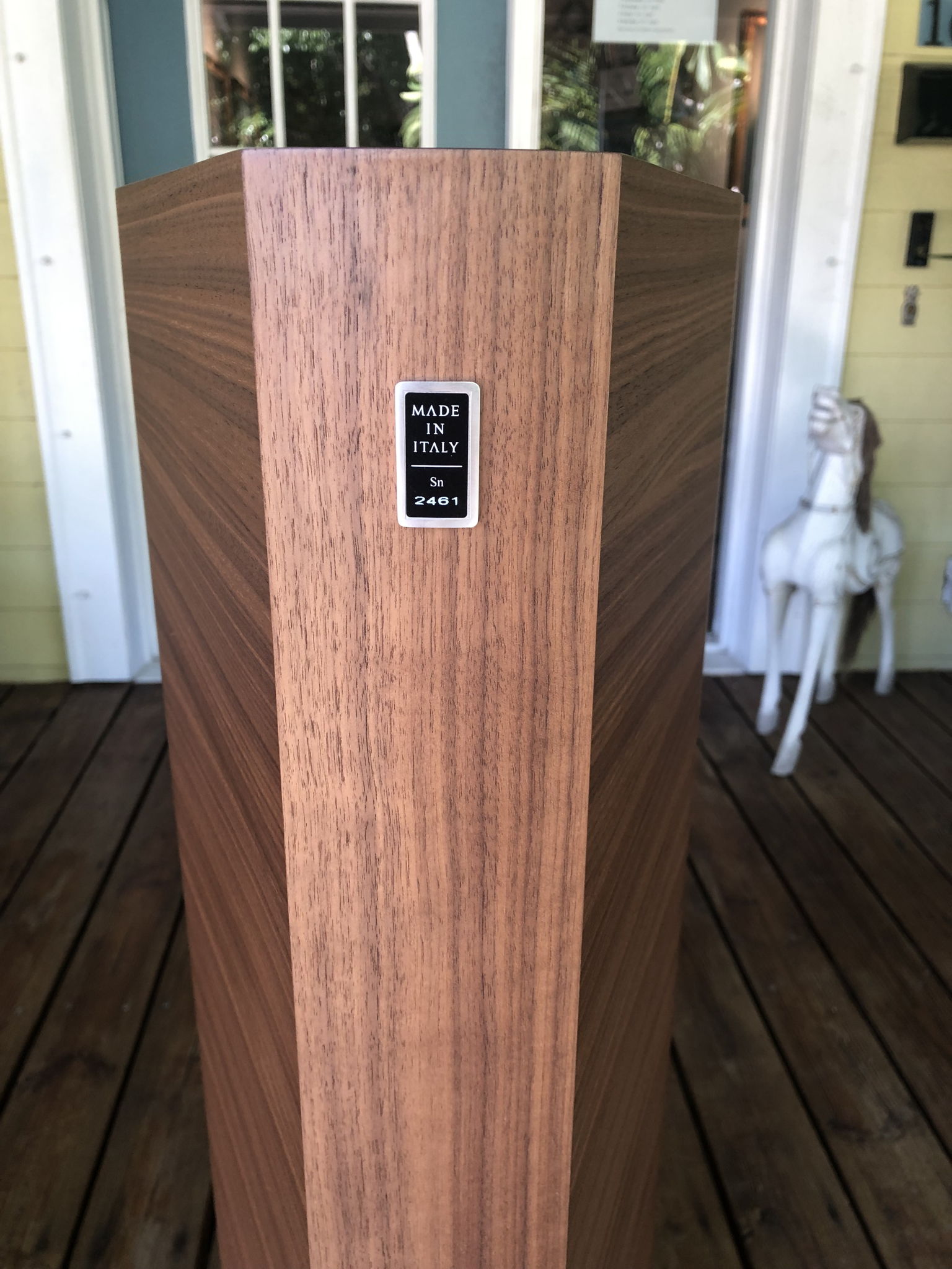 Sonus Faber Sonetto V floorstanders in Walnut 12