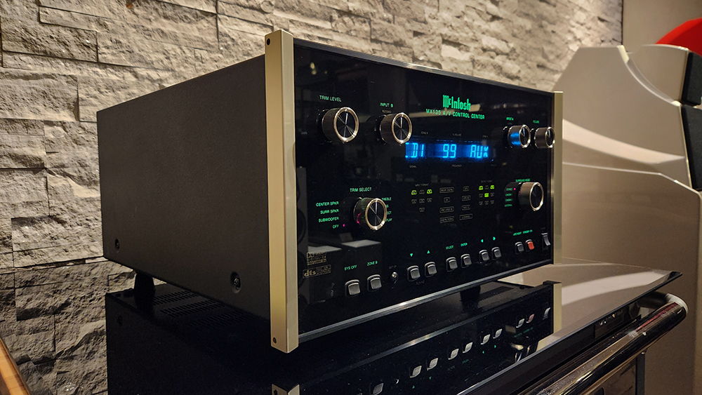 McIntosh MX-135- Hi-End Audio Preamplifier with Phono a... 2