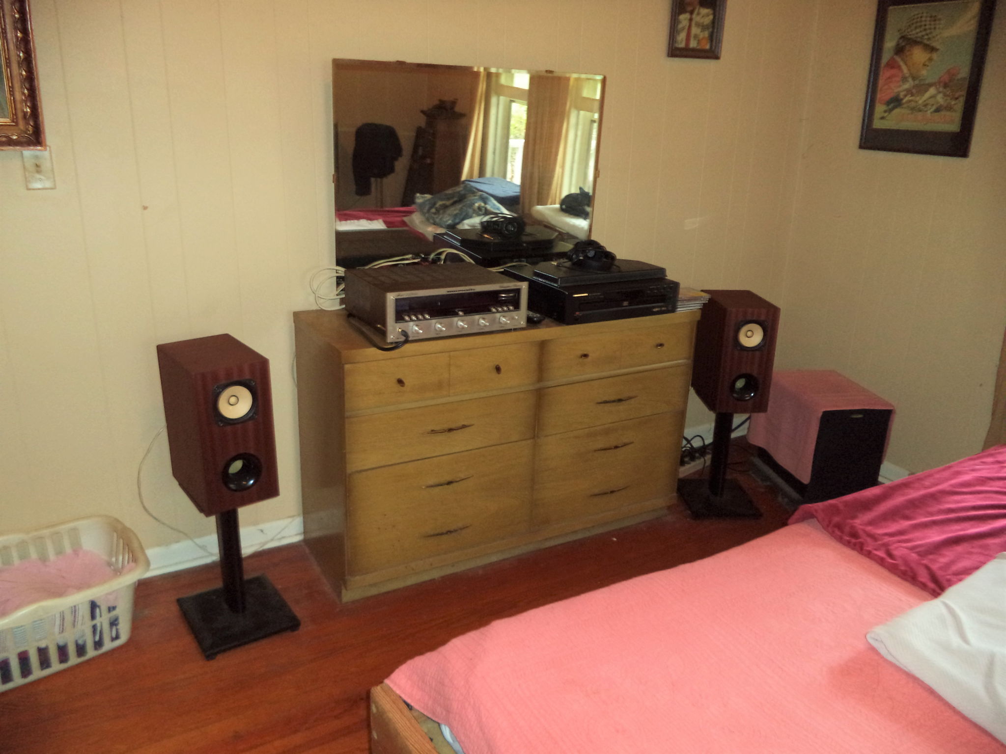 jmco73's Bedroom System