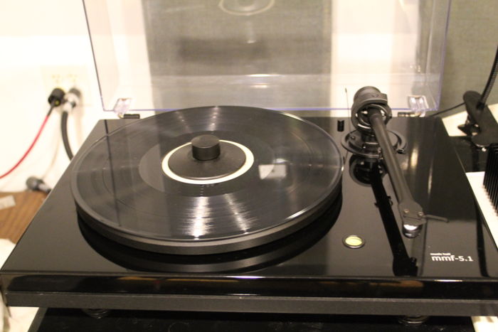 Music Hall MMF-5.1 turntable with Goldring 2200 Cartidge