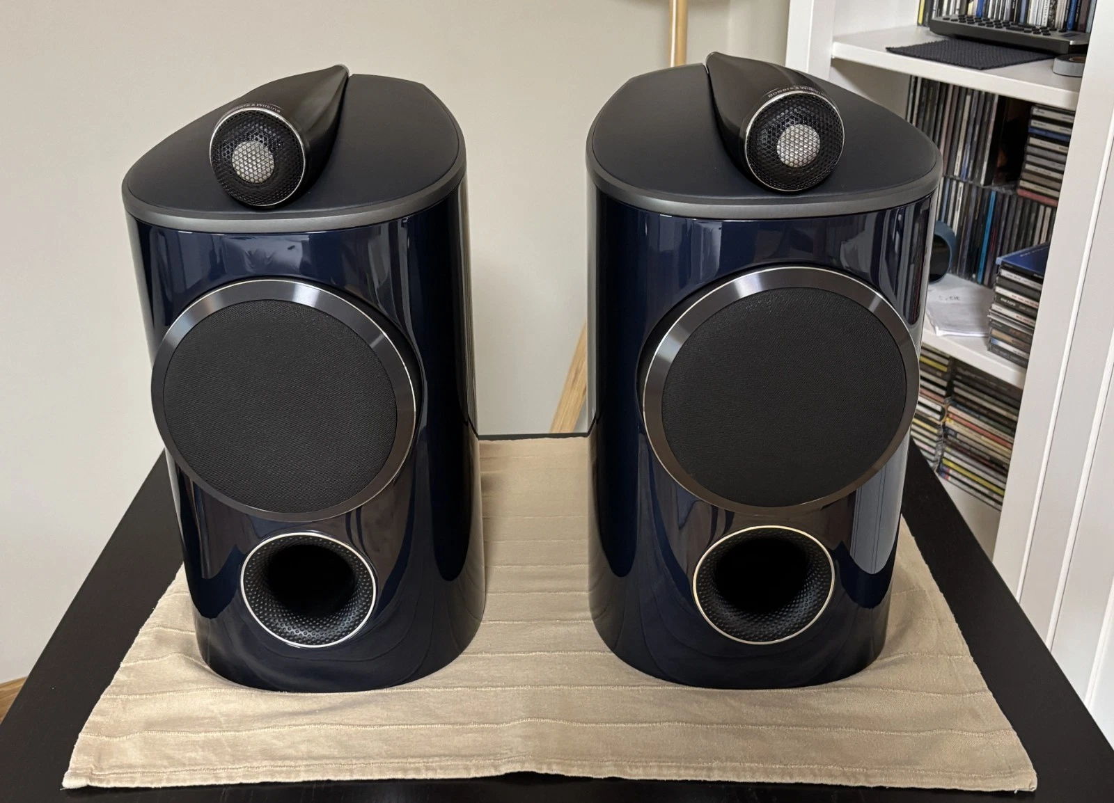 Pair of Bowers & Wilkins 805D4 Signature (Midnight Blue) 8