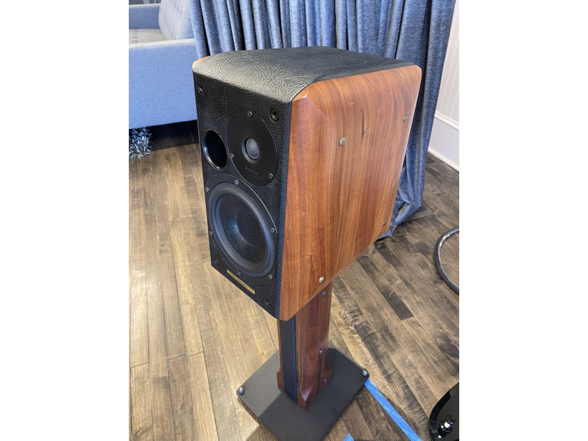 Sonus Faber - Concerto Loudspeakers - Walnut Finish w/ Matching Stands - Customer Trade-In!!!