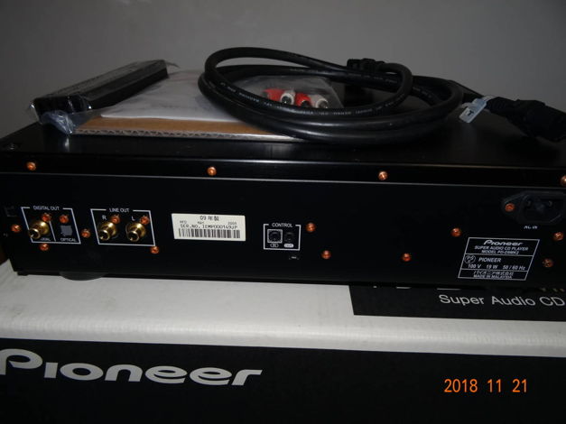 PIONEER PD-D9MK2 CD SACD PLAYER WITH USB INPUT