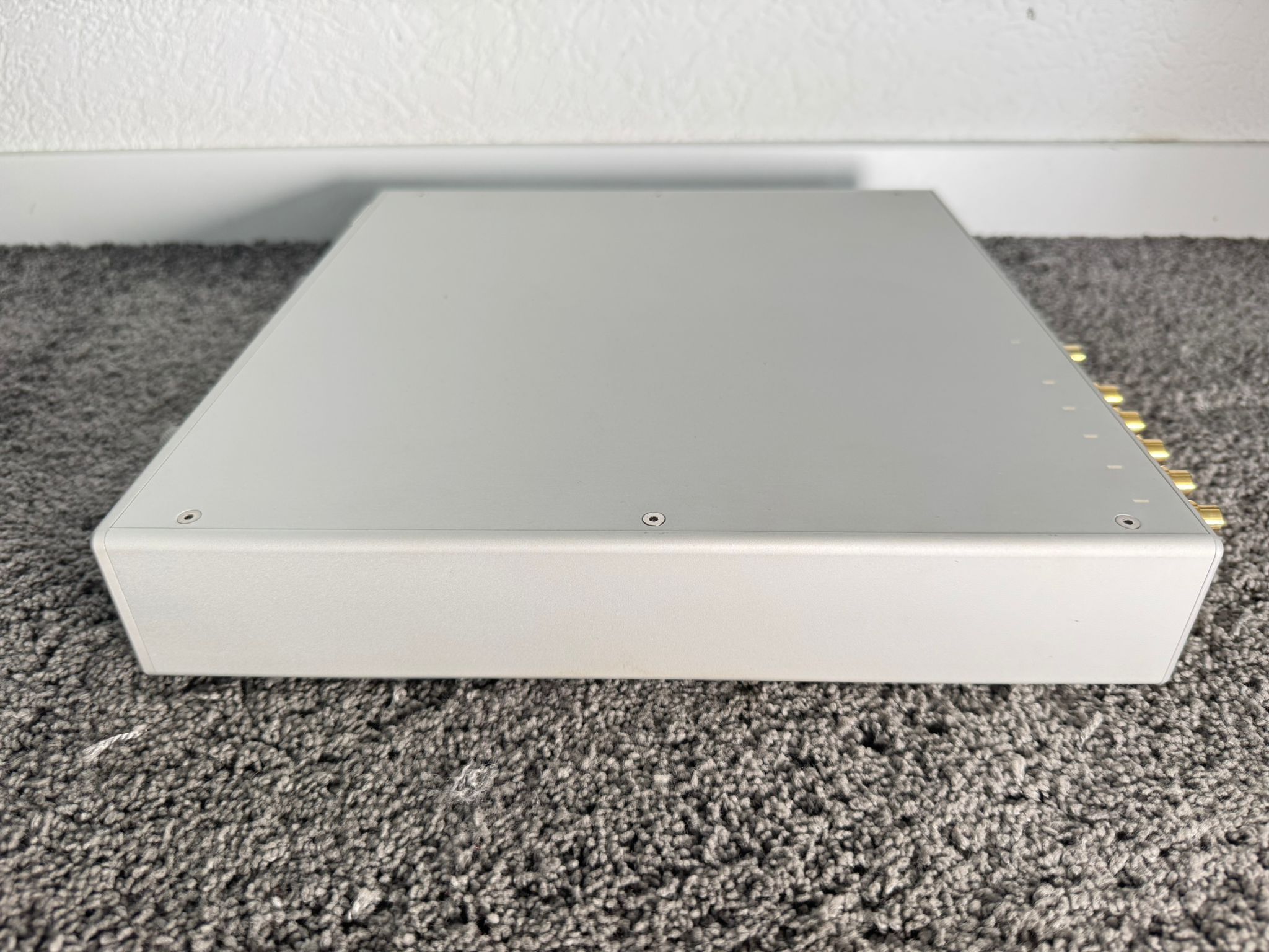 Goldmund Metis 2 pre amplifier in silver 6