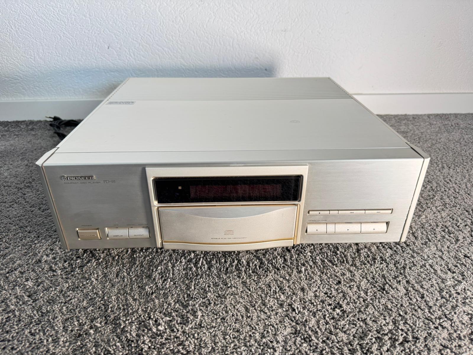 Pioneer PD-95 CD-Player in silver