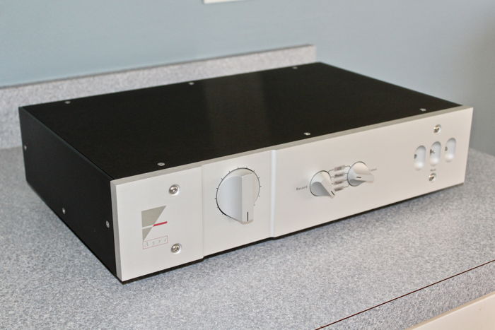 Ayre K-3x stereo preamplifier built in MM/MC phono stag...
