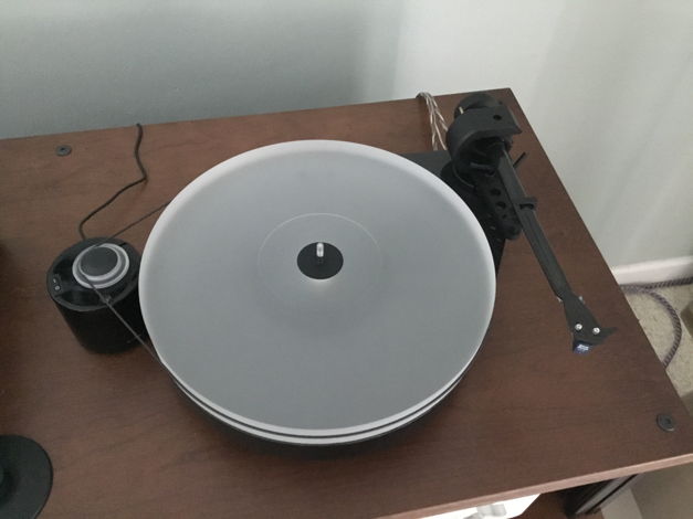 Project RPM 5 Carbon turntable with Sumiko blue point n...