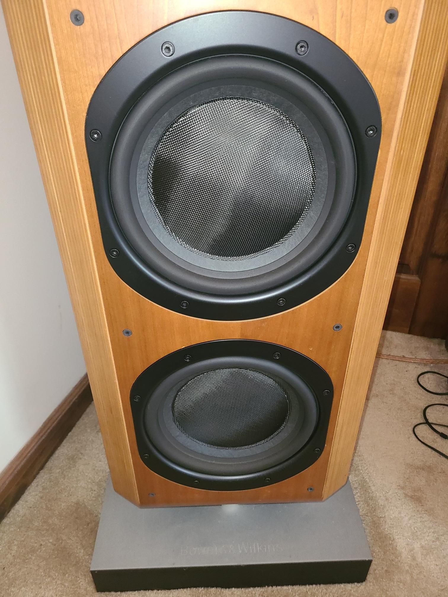 B&W (Bowers & Wilkins) Nautilus 800 9