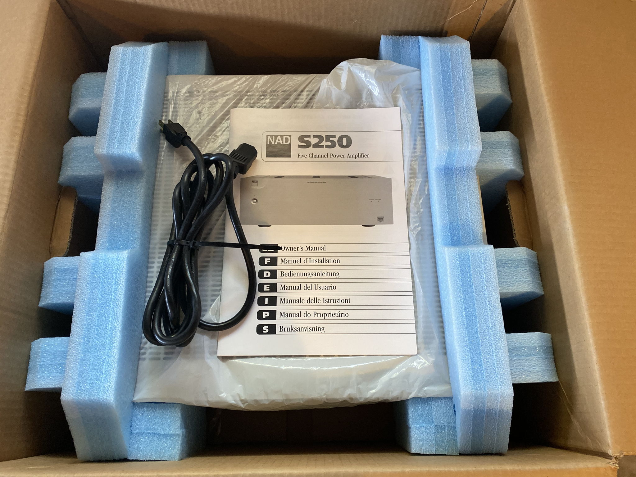 NAD Silver Series S170 Preamp and S250 Power Amplifier 12