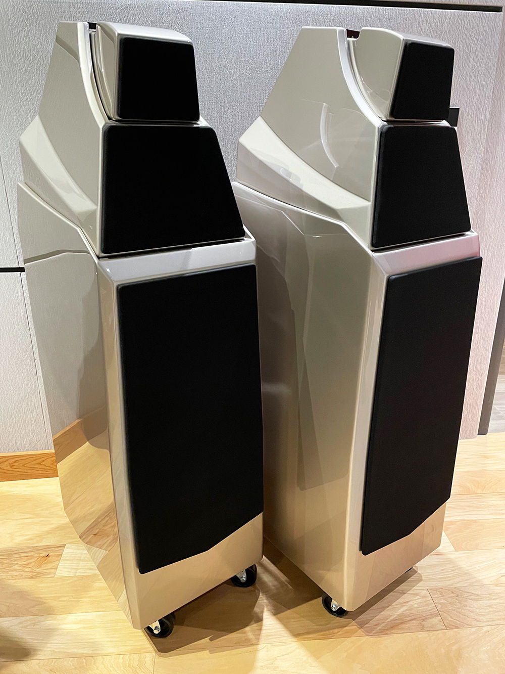 Wilson Audio Certified Authentic Pre-Owned, Desert Silv... 3