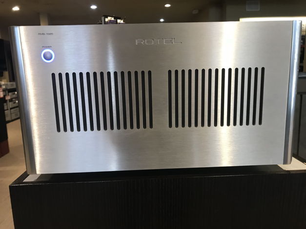 Rotel RMB-1585 – 5 Ch Home Theater Power Amplifier/Silv...