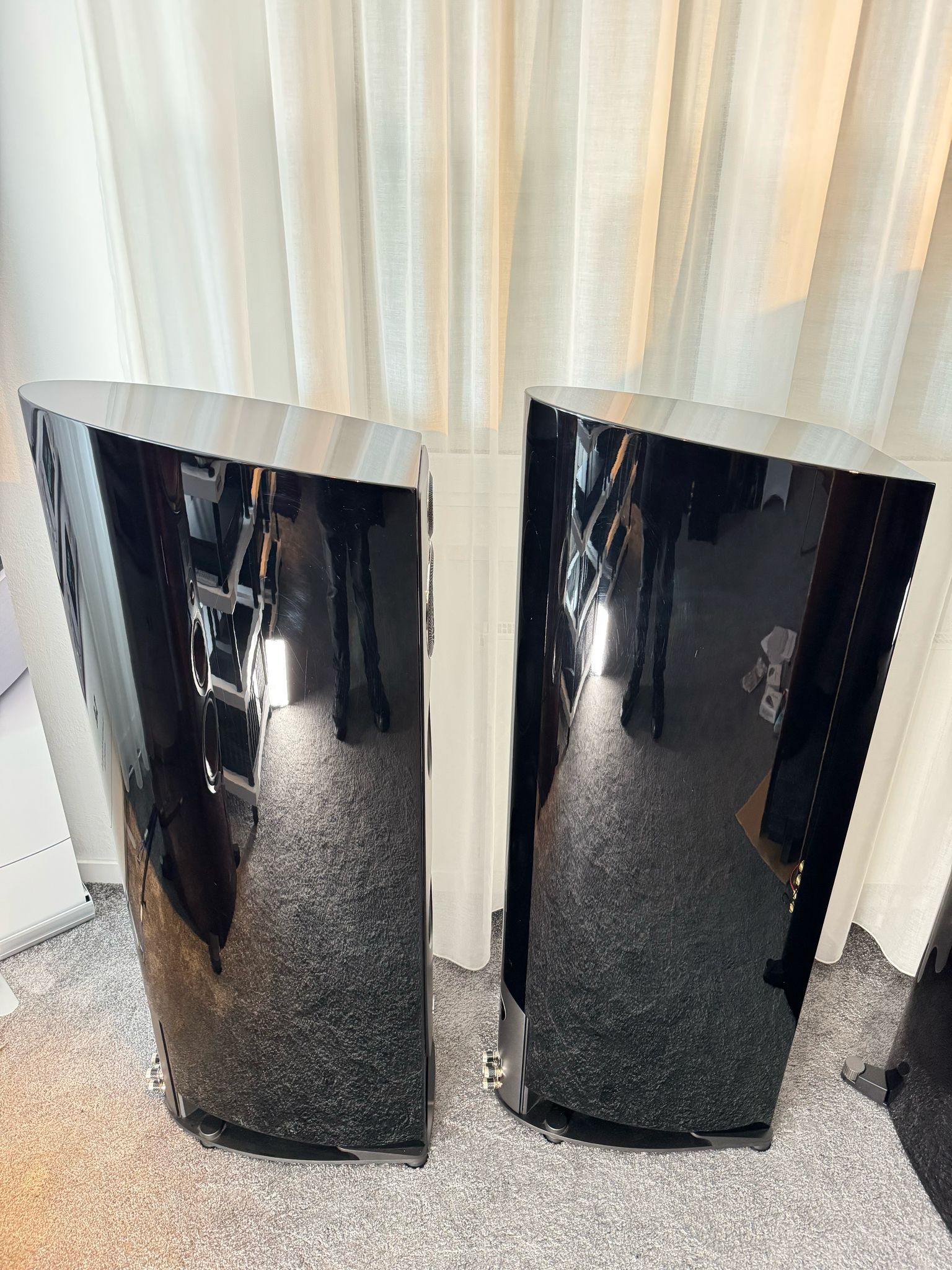 Paradigm Persona 7F speakers in black gloss 11