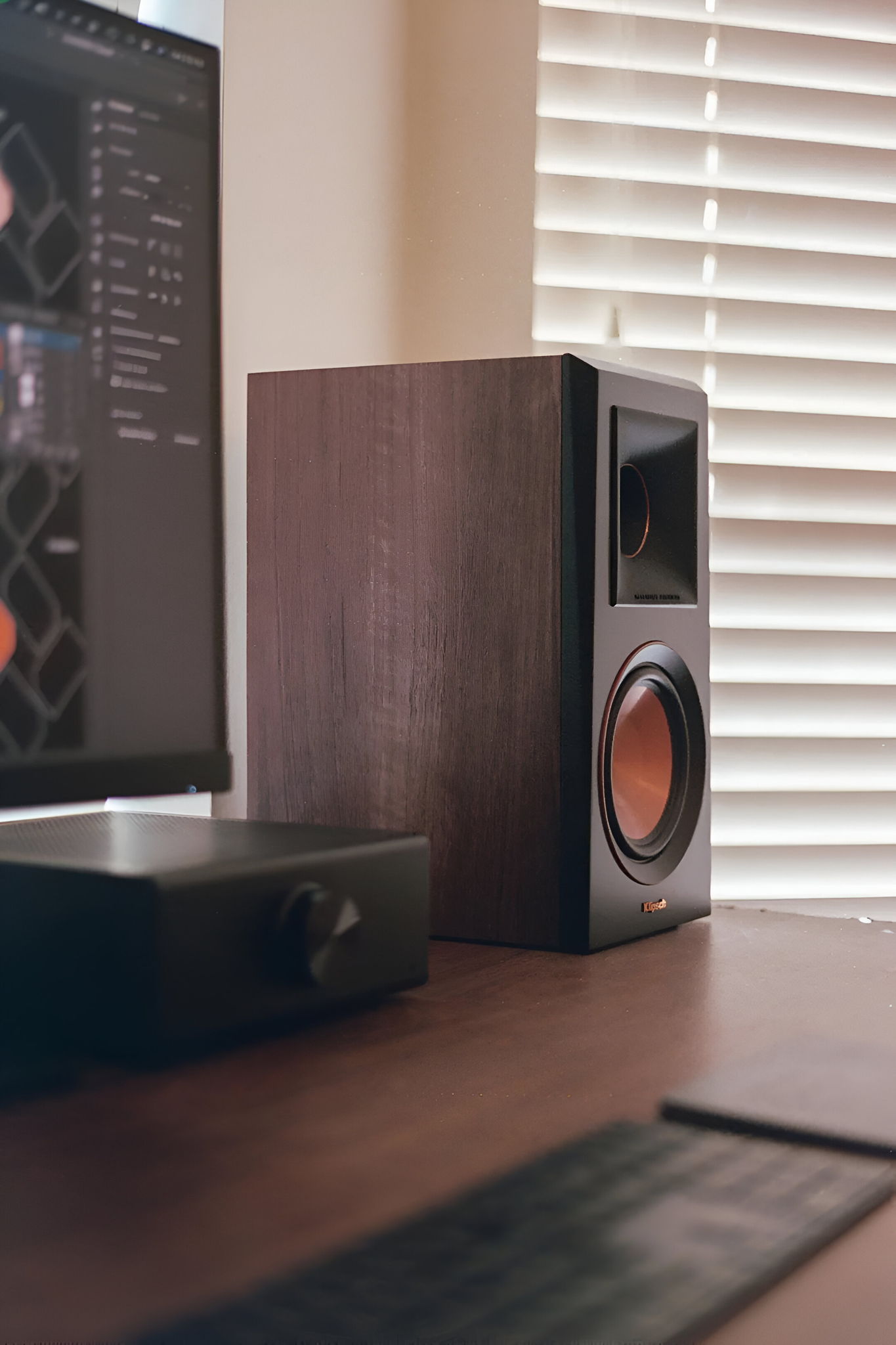 Klipsch Reference Premiere RP-500M II Bookshelf Speaker... 9