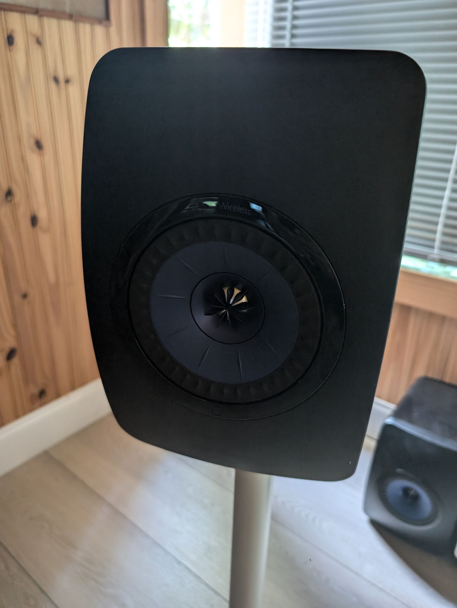 KEF LS50 Wireless 11