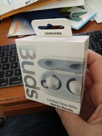 Samsung / AKG Galaxy Buds new in white