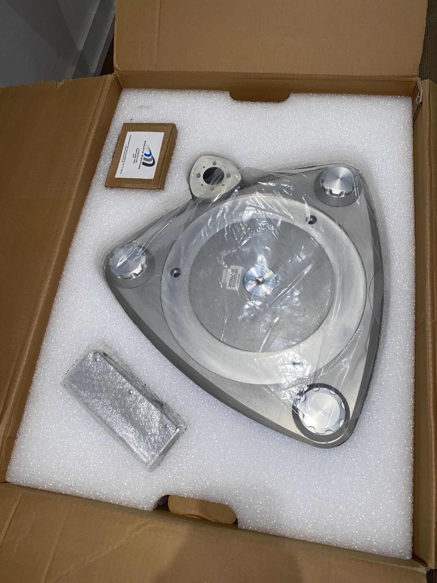 ACOUSTIC SIGNATURE ASCONA TURNTABLE WITH GRAHAM ARMBOAR... 14