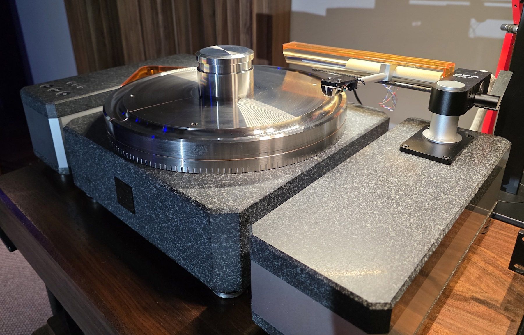CS Port LFT1M2 System with Linear Air Bearing tonearm 5