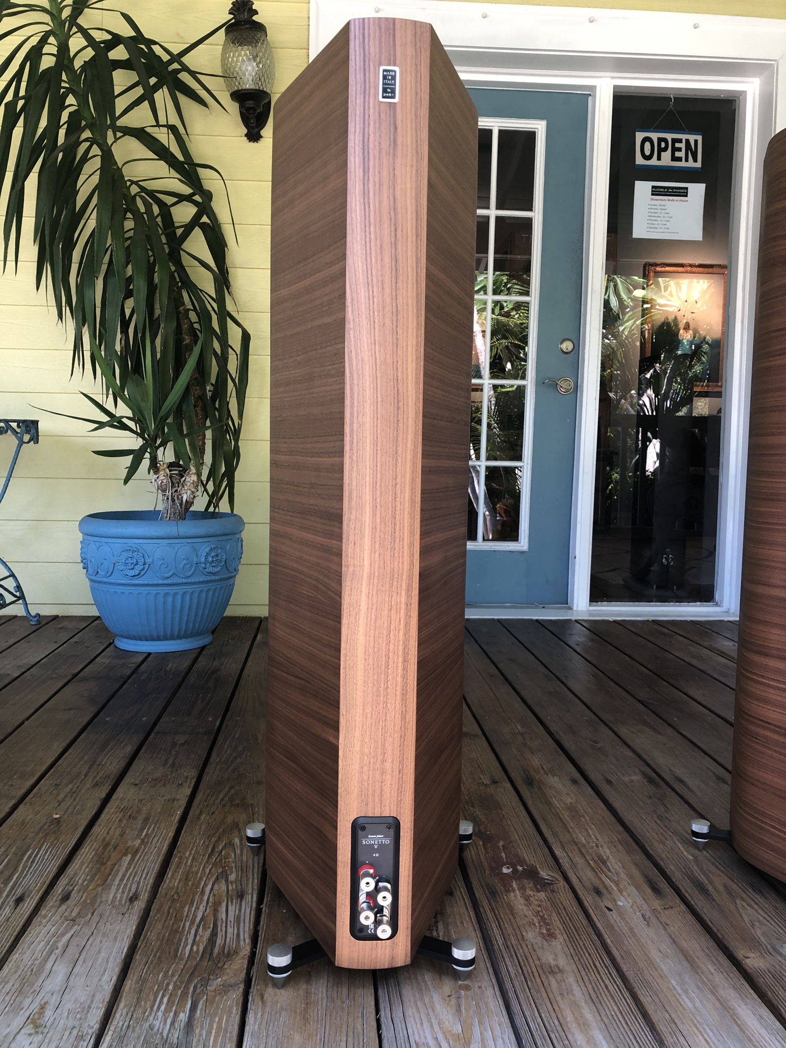 Sonus Faber Sonetto V floorstanders in Walnut 7