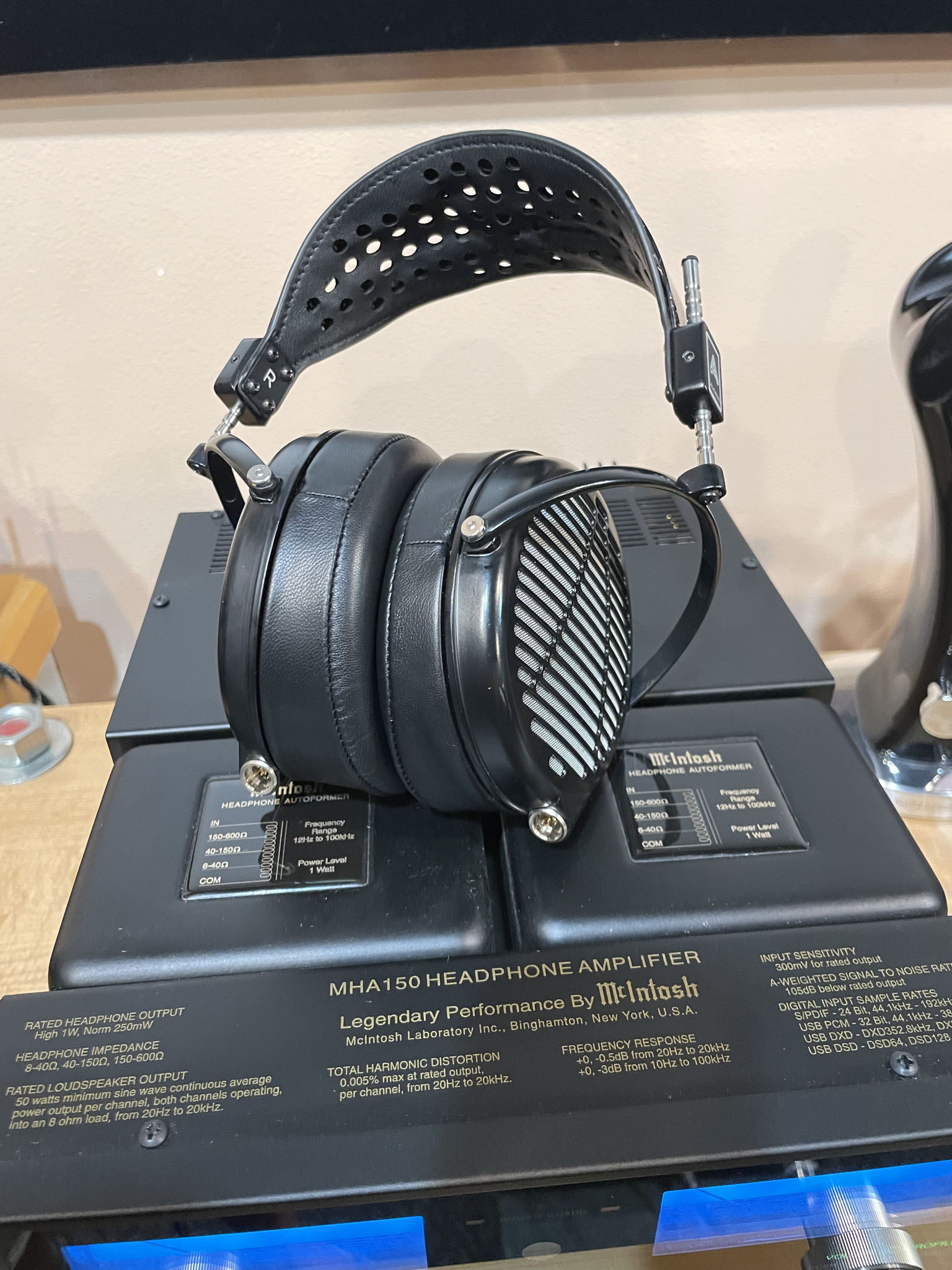 Audeze LCD-4 Planar Headphones, Custom Case; New Ear Pa... 2