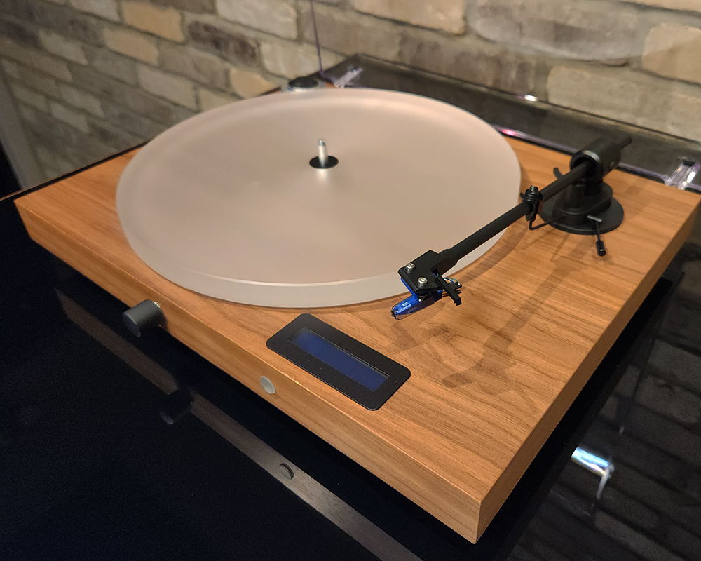 Pro-Ject Audio Systems Juke Box S2 in Walnut w/ Ortofon... 2