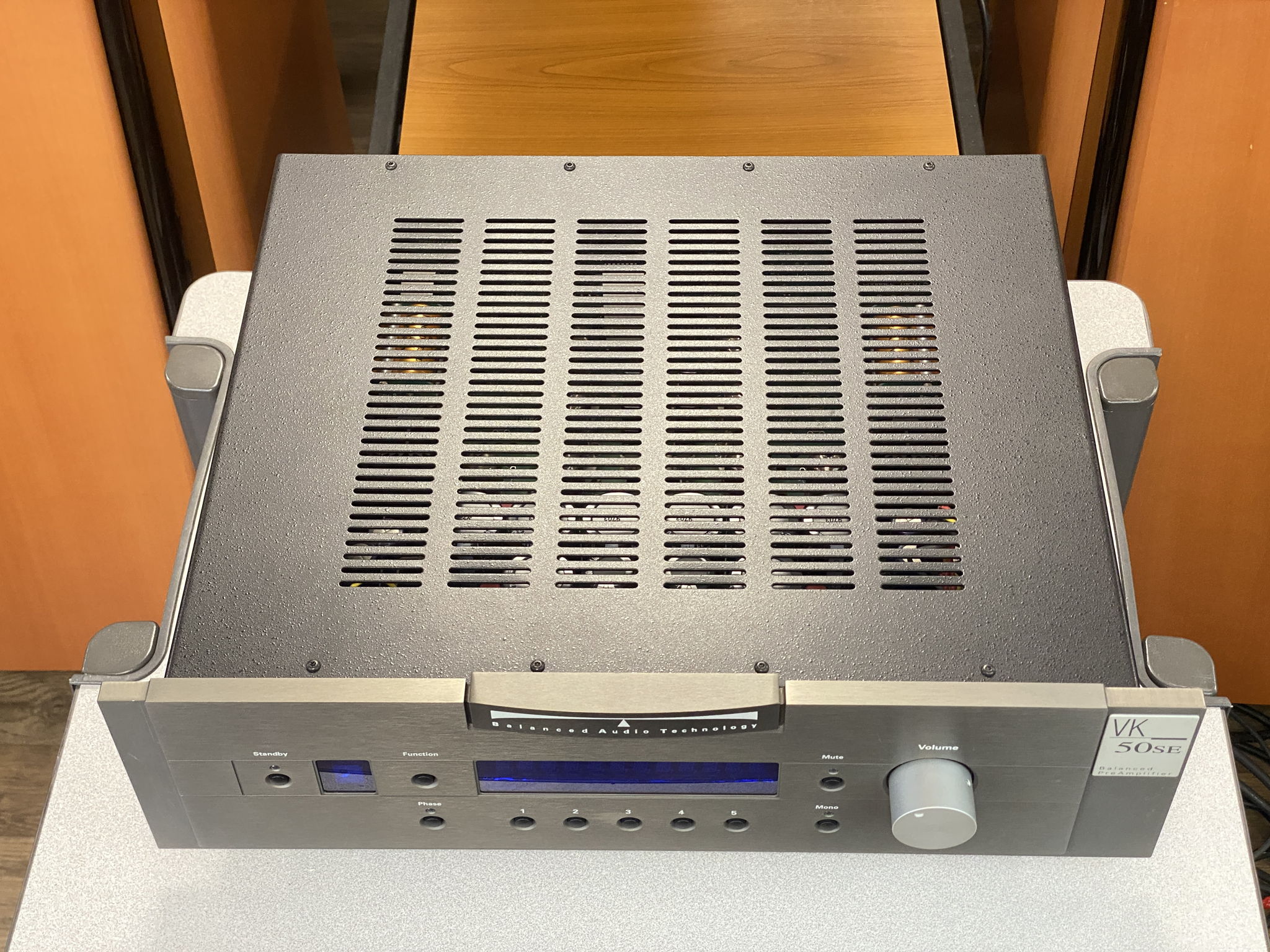 Balanced Audio Technology (BAT) VK-50SE Tube Preamplifi... 4