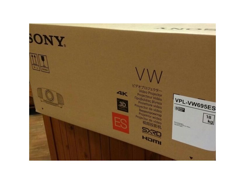 Sony VPL-VW695ES
