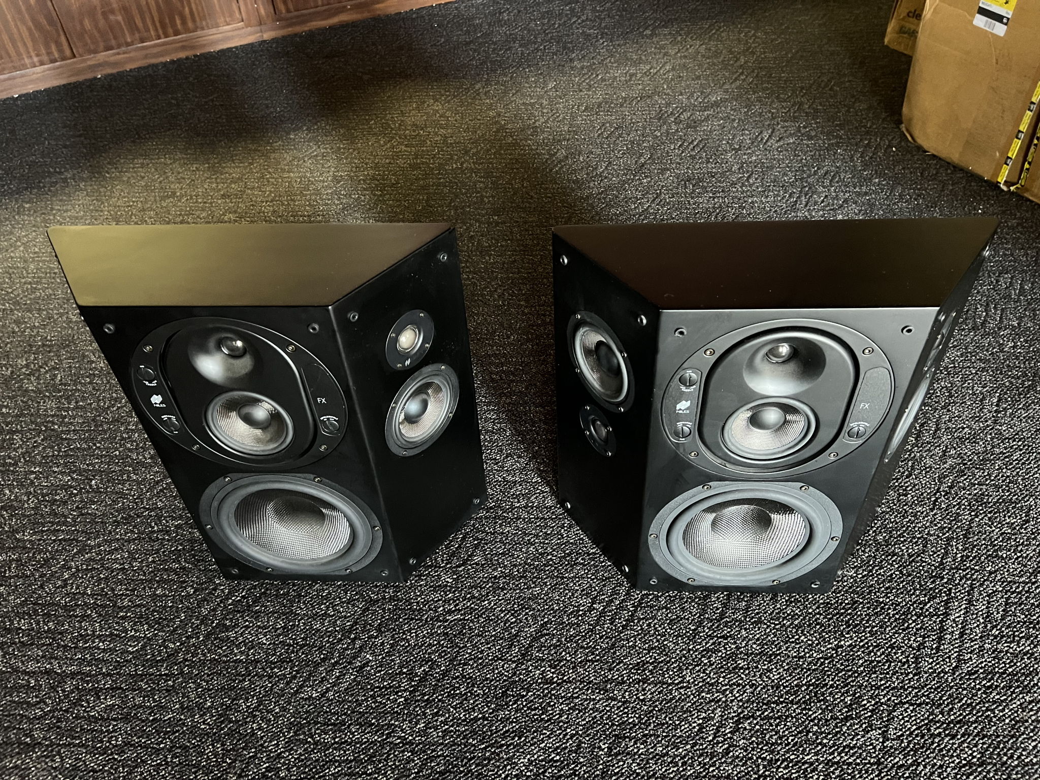 Niles Audio Pro870FX Reference on wall Surround Speakers: 3