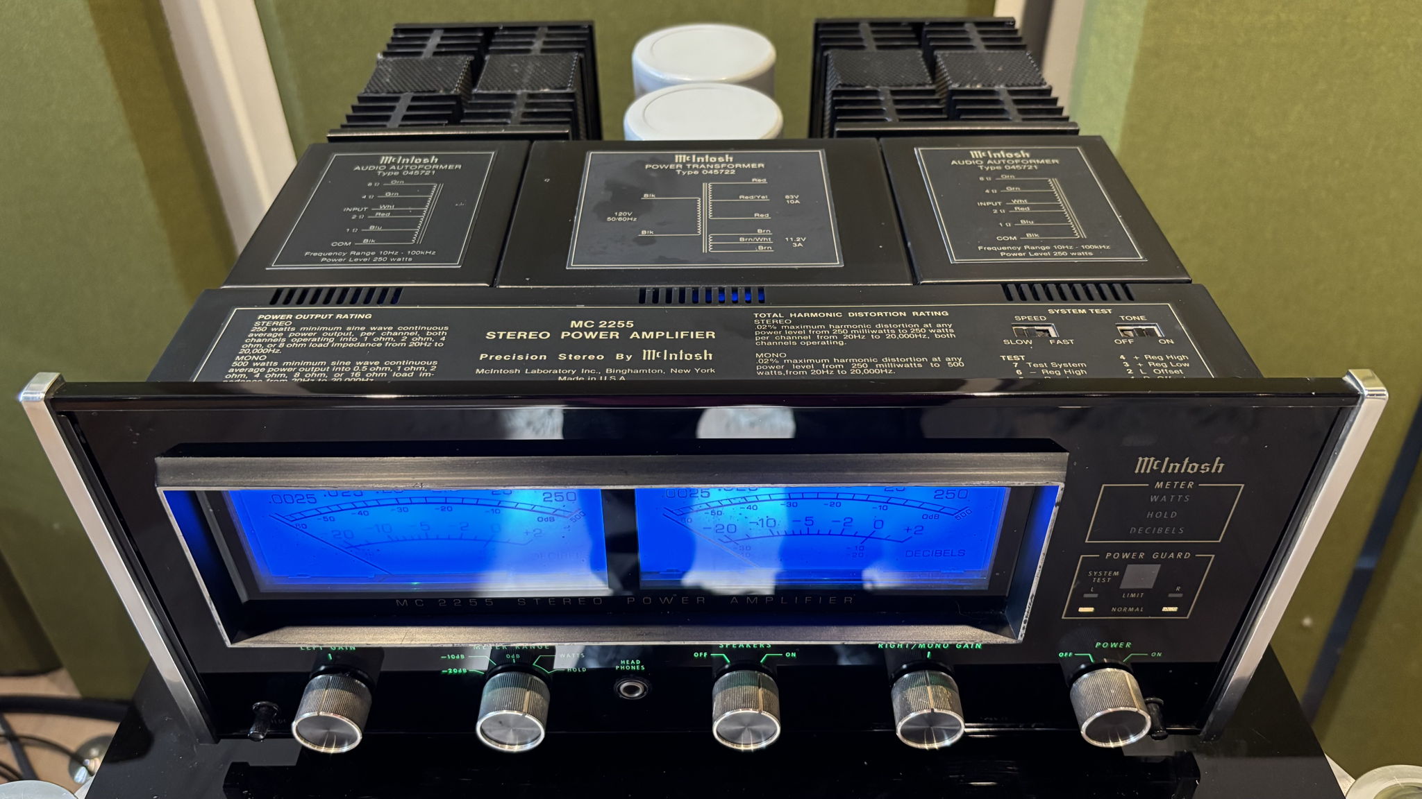 McIntosh MC2255 2-Channel Solid State Stereo Power Ampl... 7