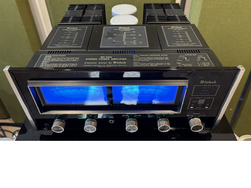 McIntosh MC2255 2-Channel Solid State Stereo Power Amplifier EXCELLENT