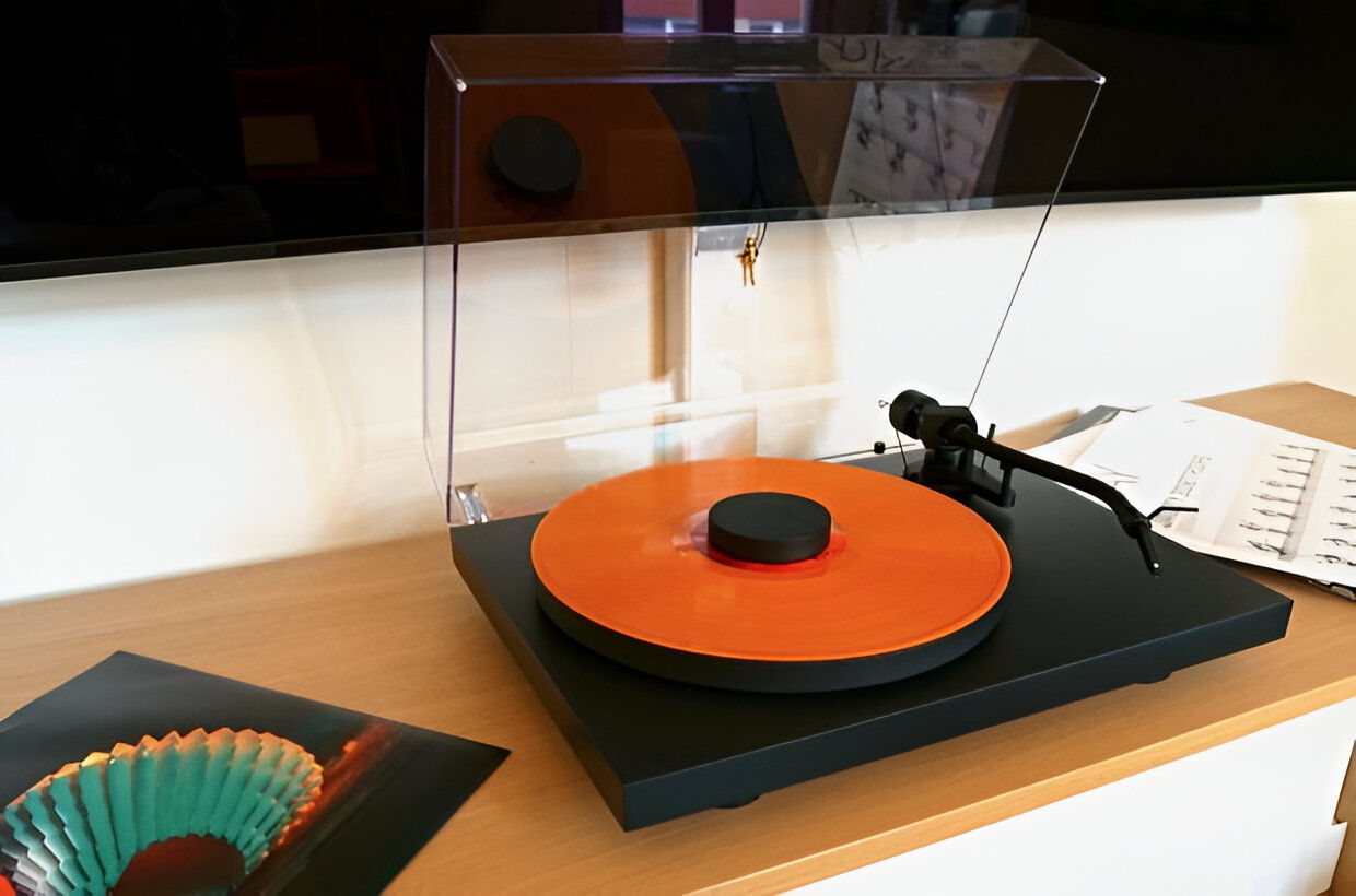 Pro-Ject Debut Pro S Turntable - Black with Easy-to-Swa... 15