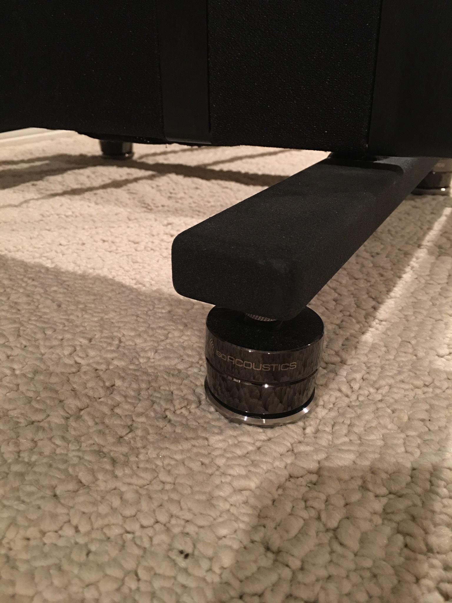 Isoacoustics Gaia II 