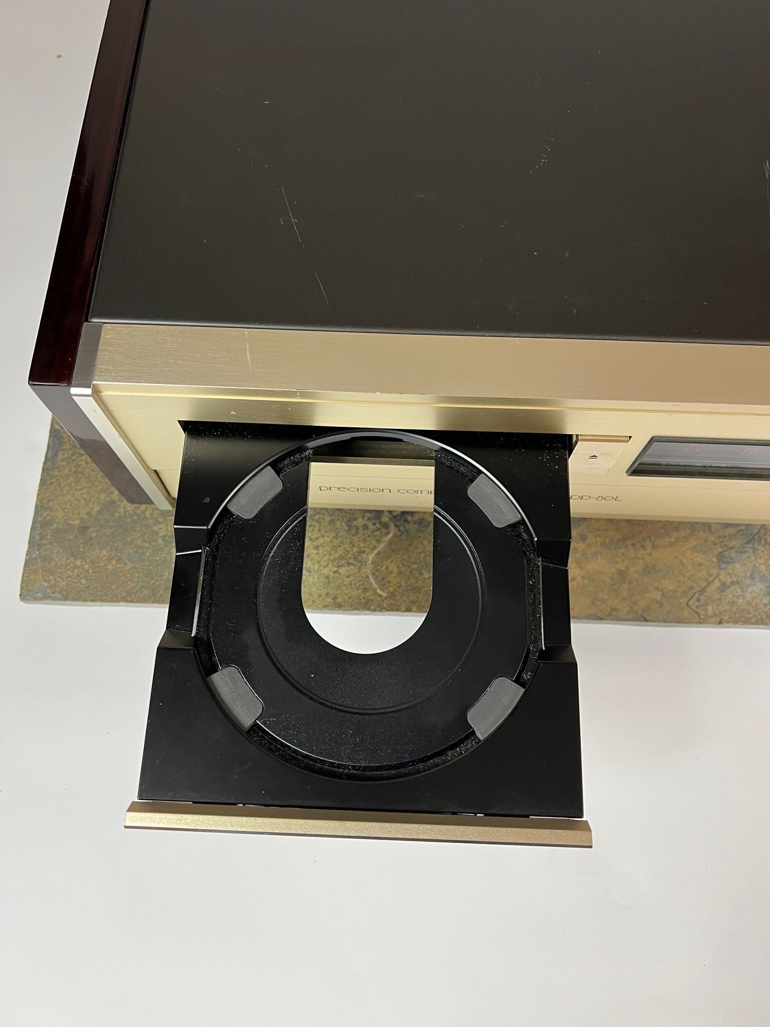 Accuphase DP-80L transport and DC-81L D/A converter 7