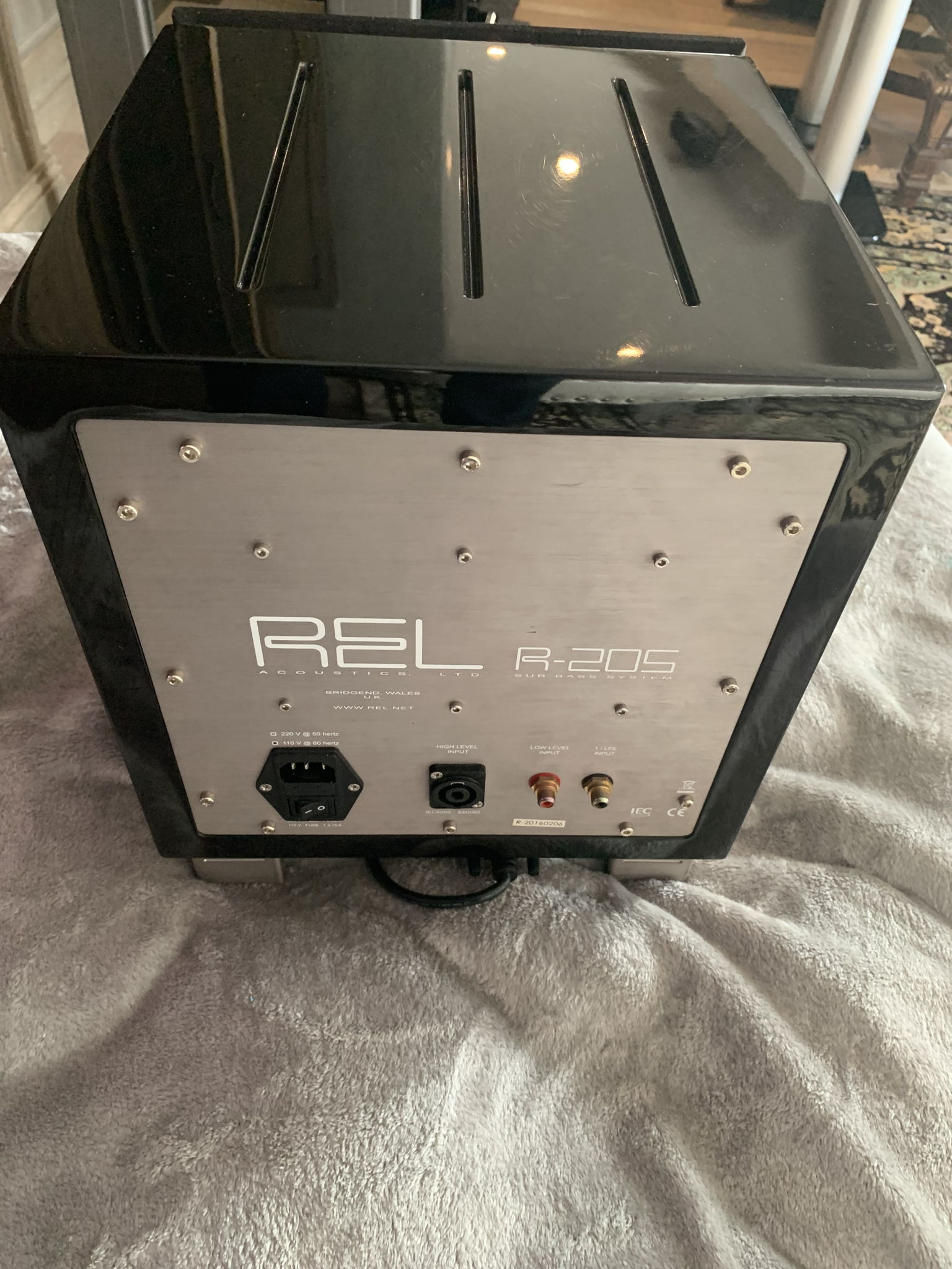 REL Acoustics R-205 3