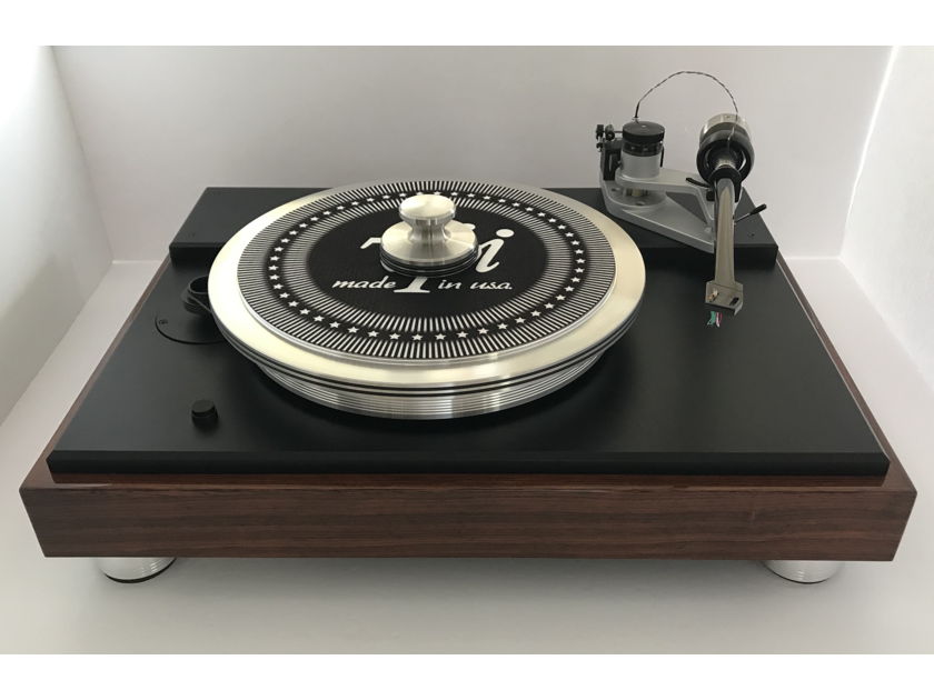 VPI Classic 4 in Rosewood Finish with 12" Gimbled Fatboy tonearm wired with Nordost Reference wire. Table also comes with the 40th Anniversary Direct drive feet and Periphery Outer ring Clamp with HRX Center weight