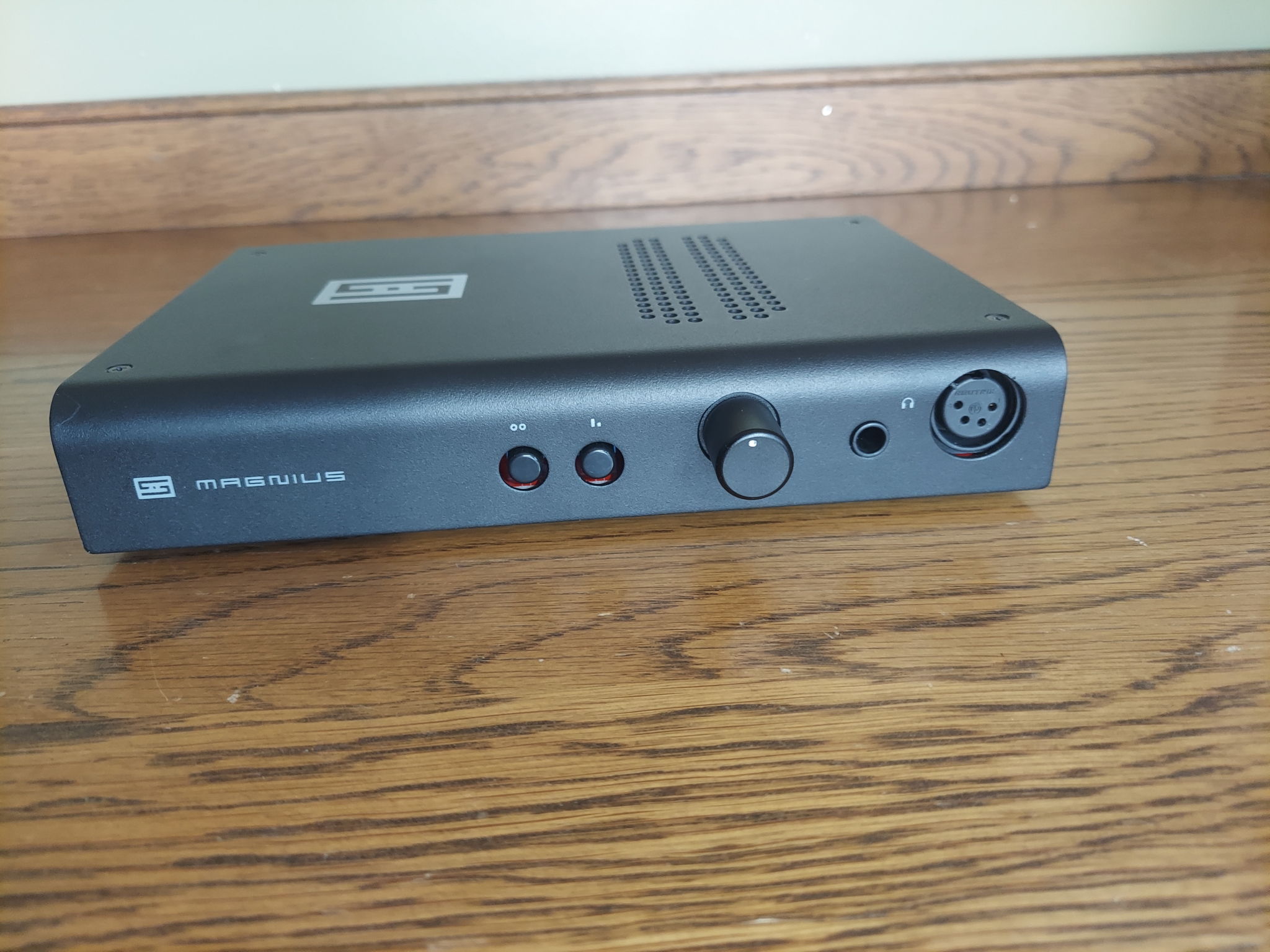 Schiit Audio Magnius Balanced Headphone Amp / Preamp