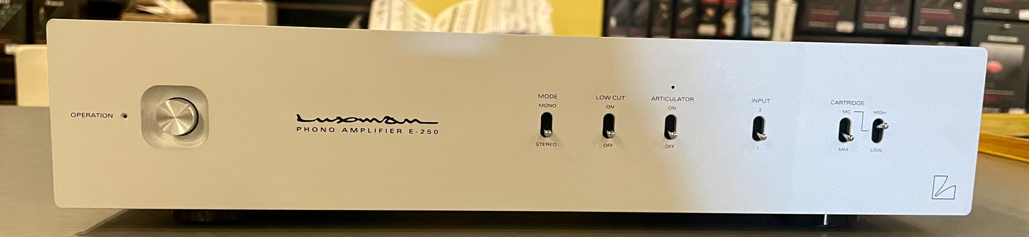 *DEMO* Luxman E-250 (Silver) Phono Preamplifier