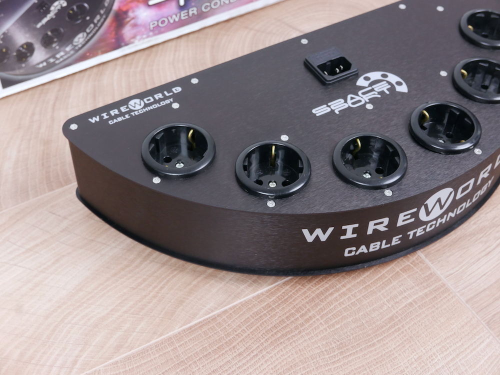 Wireworld SpacePort 6-Way audio Power Conditioner NEW 2