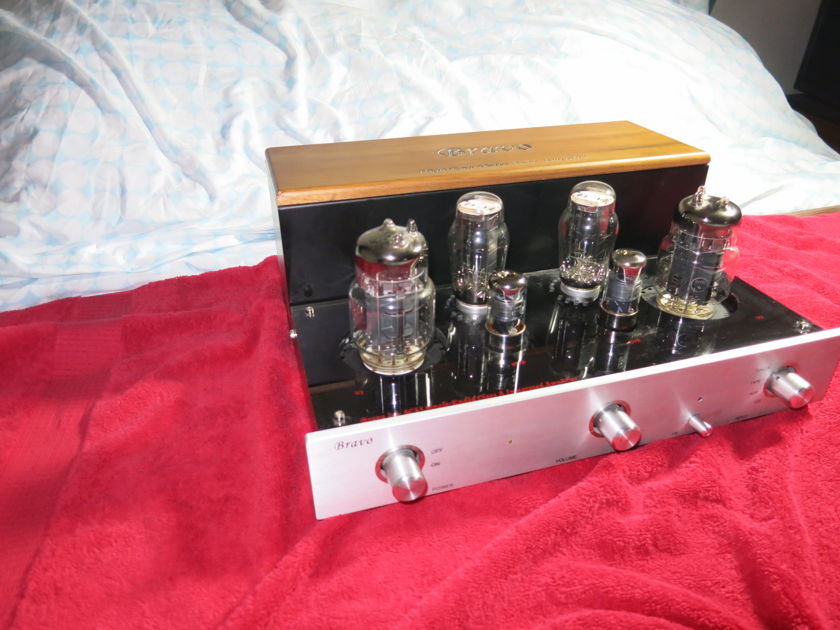 JAS Bravo 2.3 Integrated Tube Amplifier  Over $500. worth of tubes included!!