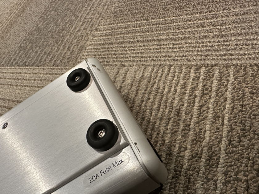 Nordost QBASE QB8 Power Distribution Unit (USA Model, 20A)