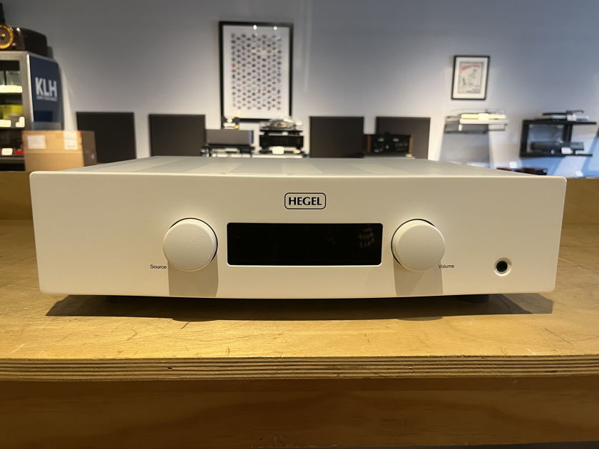 Hegel H190 Integrated w/ On Board DAC in White Finish - 150 WPC - Store Demo