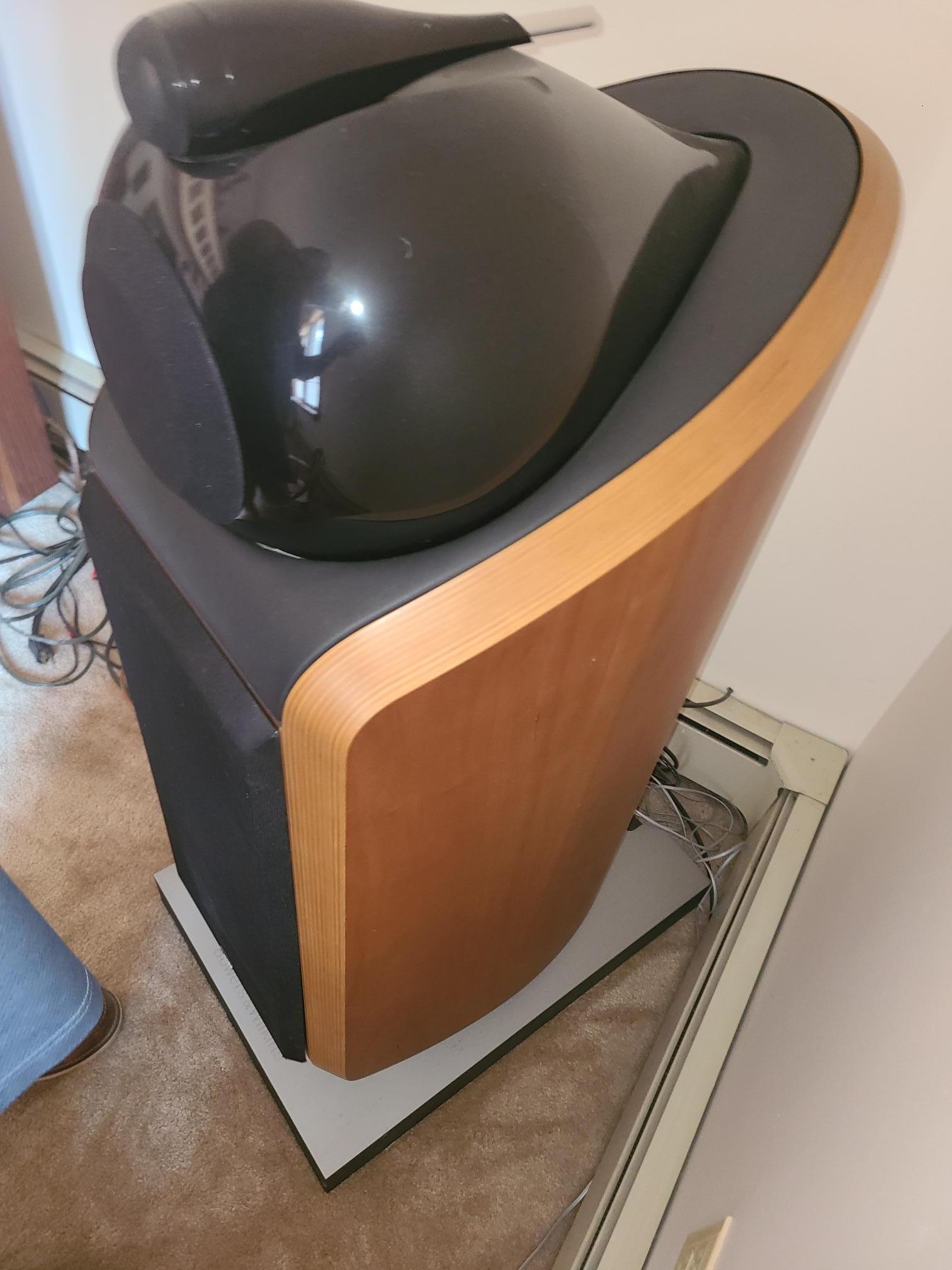 B&W (Bowers & Wilkins) Nautilus 800 4