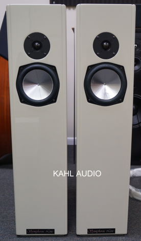 Symphonic Line RG5 reference floorstanders. Lots of pos...