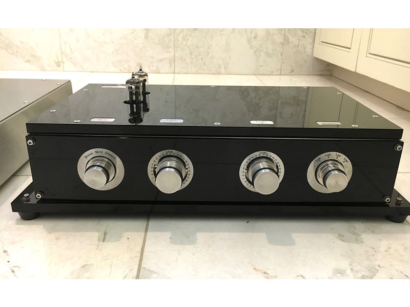 Doshi Audio V2.1 Line Stage with Power SupplyPreamplifier system