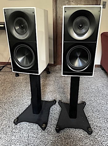 Elac Adante AS61 SM - Includes matching stands, box and...